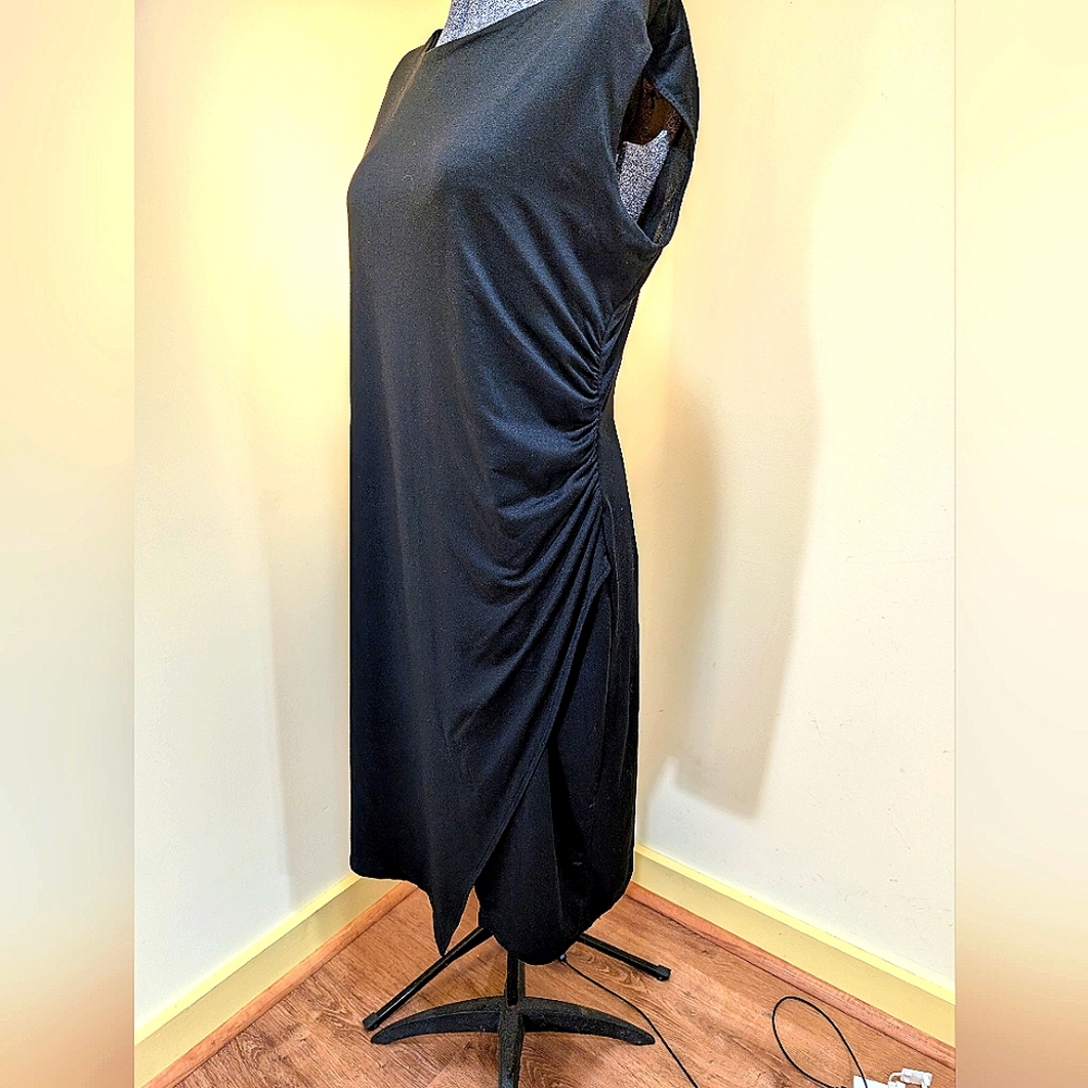 Verse Women's Chic Black Midi Dress